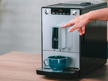 Load image into Gallery viewer, Melitta Caffeo Solo Noir Pure Black, Machine à Café à Grains avec Broyeur et Système d'Extraction des Arômes, Affichage LED, Mode 1 à 2 Tasses, Cafetière Expresso, Automatique, E950-222, 1400W