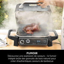 Load image into Gallery viewer, Ninja Woodfire Barbecue électrique et fumoir Pro XL avec thermomètre, barbecue et Air fryer d'extérieur 4-en-1 avec système Smart Cook et granulés Woodfire, portatif, gris/noir, OG850EU