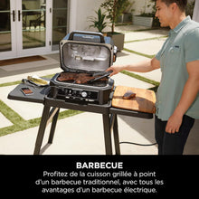 Load image into Gallery viewer, Ninja Woodfire Barbecue électrique et fumoir Pro XL avec thermomètre, barbecue et Air fryer d'extérieur 4-en-1 avec système Smart Cook et granulés Woodfire, portatif, gris/noir, OG850EU