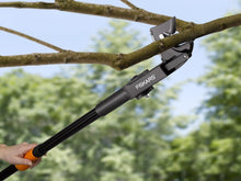 Load image into Gallery viewer, Fiskars Coupe-Branches Multifonctions Télescopique, pour Bois vert et Rameaux, Revêtement antiadhésif, Lame en acier/manche en aluminium, longueur 2,4 - 4 m, noir/orange, UPX86, 1023624