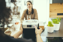 Load image into Gallery viewer, SEVERIN Sorbetière 2-en-1 Compacte 135 W, Sorbetière électrique et yaourtière d'une capacité 1,2 L, Machine à glace avec livre de recettes, noir, EZ 7407