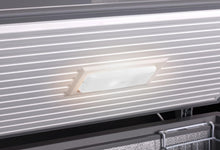 Load image into Gallery viewer, METRO Professional Congélateur bahut GHF2700S, acier, 188 x 73.5 x 94.5 cm, 700 L, 125 W, 3 paniers, éclairage LED, avec serrure, blanc/gris